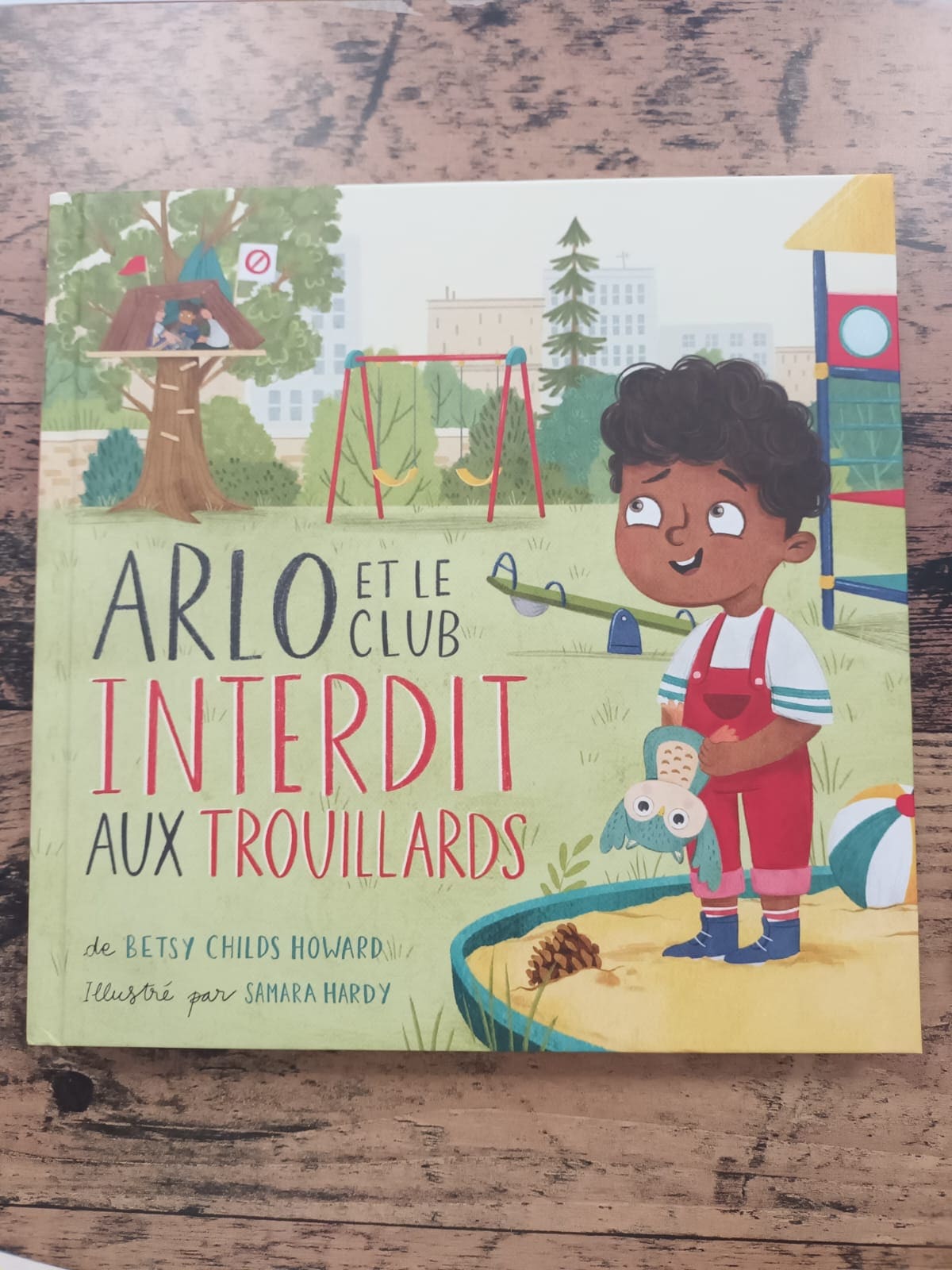 ARLO et le club de lecture interdit aux trouillards