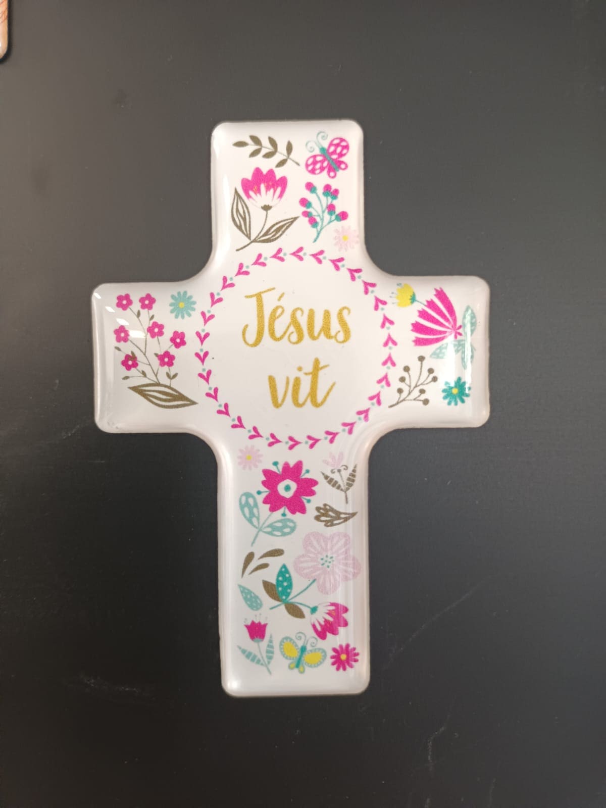 magnet croix Jésus vit